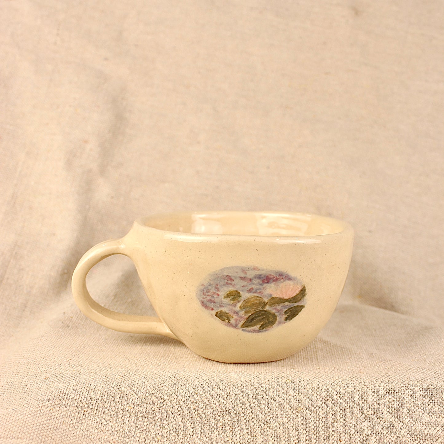 Water lily mug
