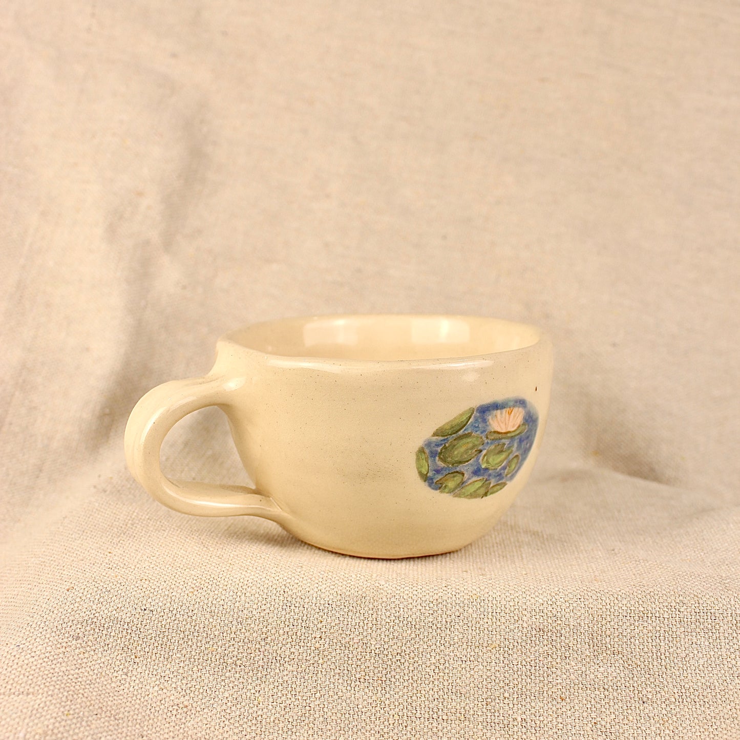 Water lily mug