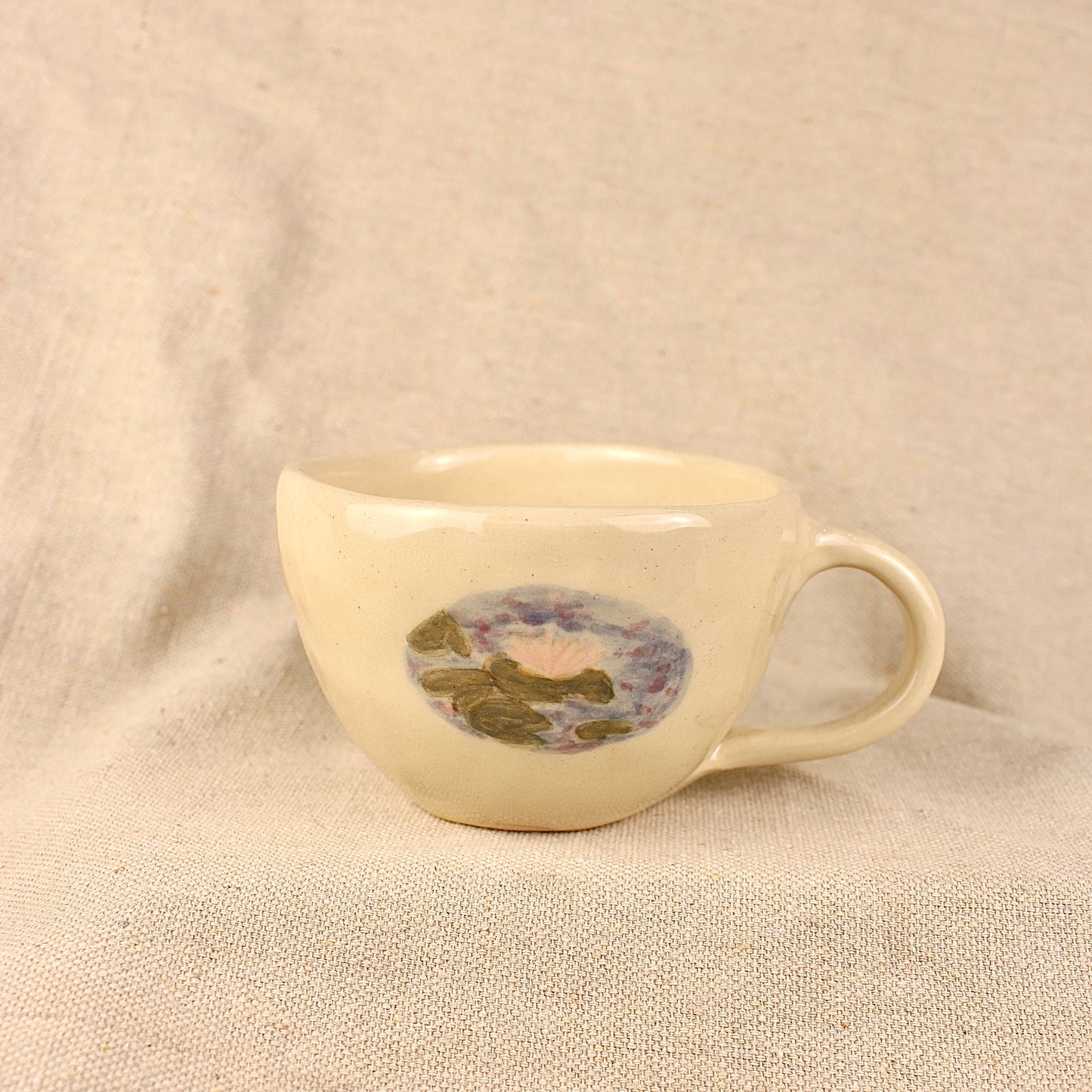 Water lily mug