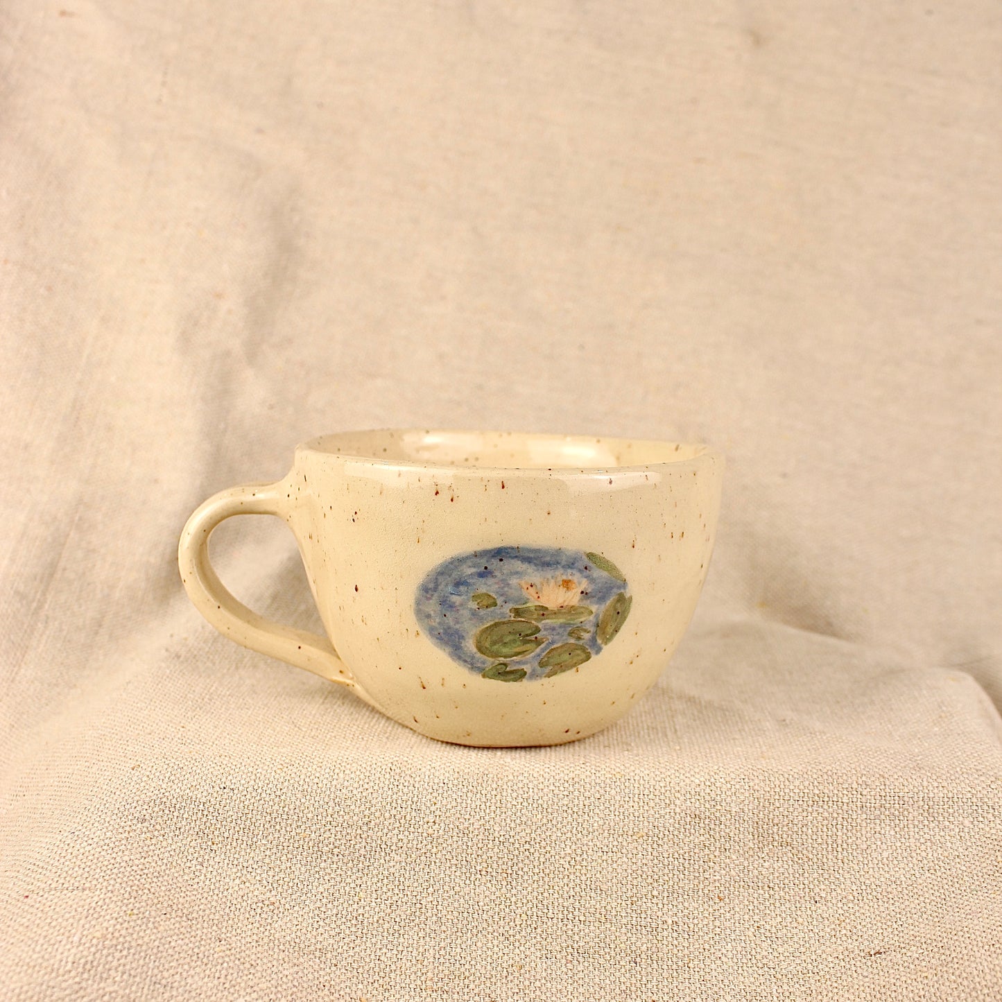 Water lily mug