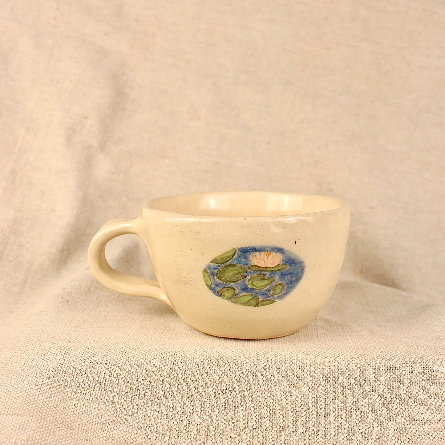 Water lily mug
