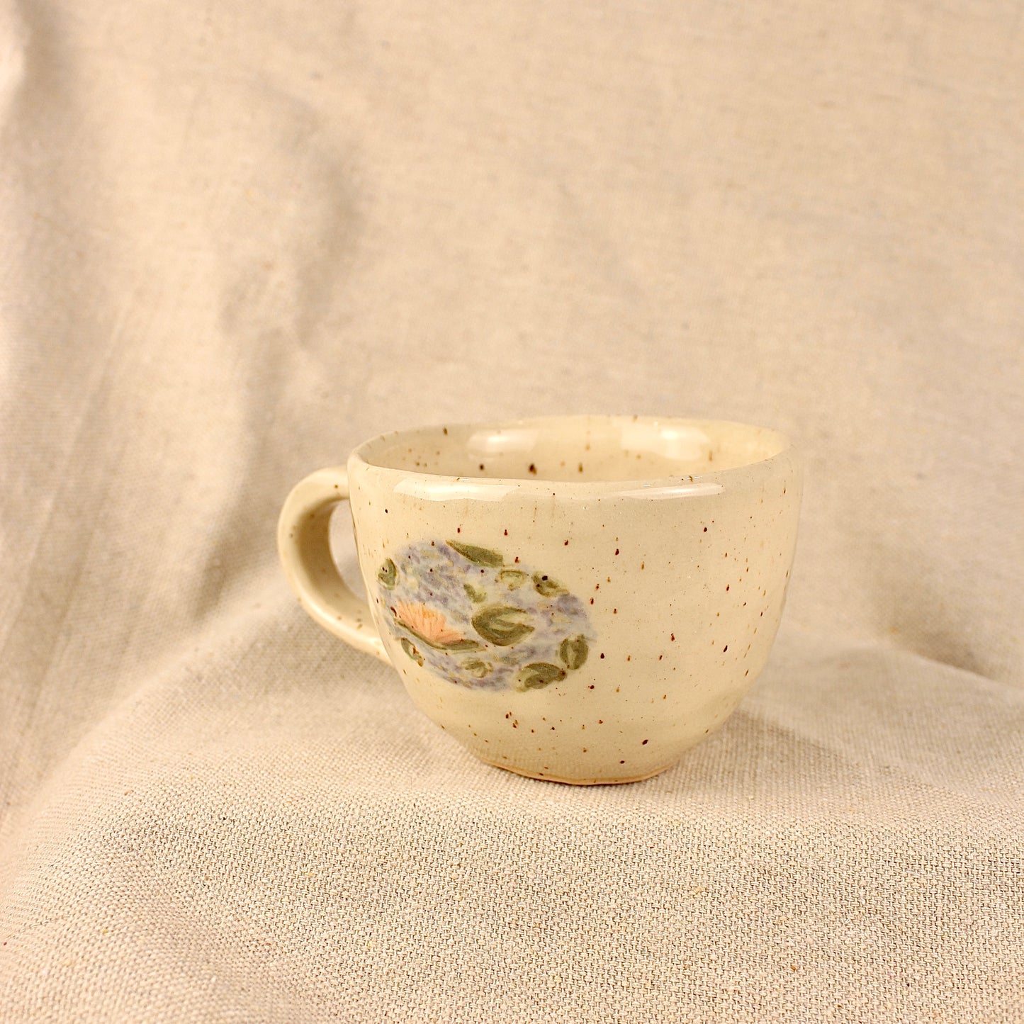 Water lily mug