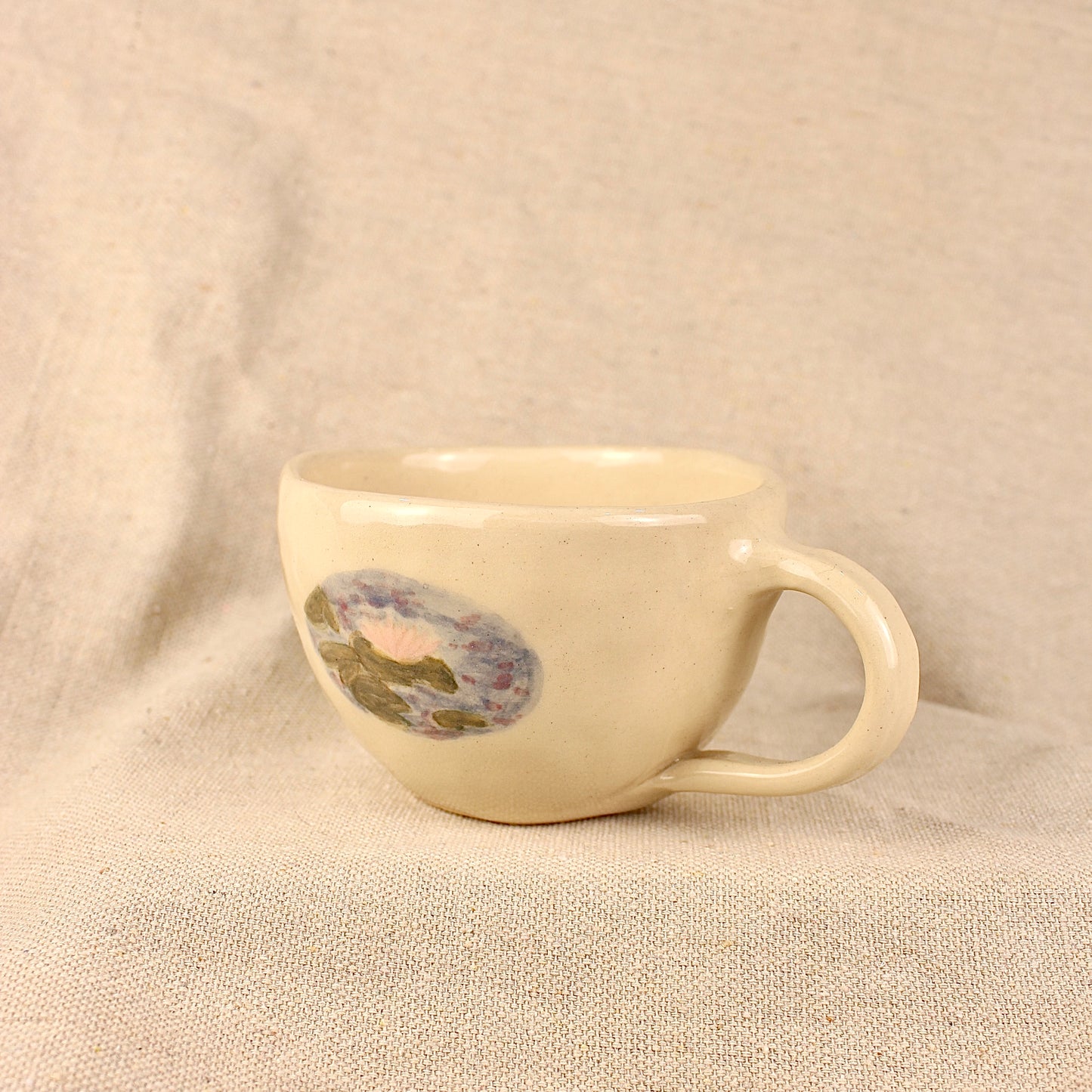Water lily mug
