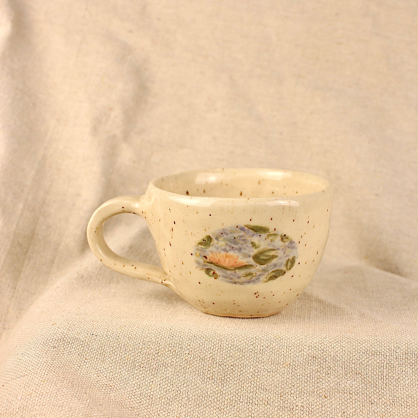 Water lily mug
