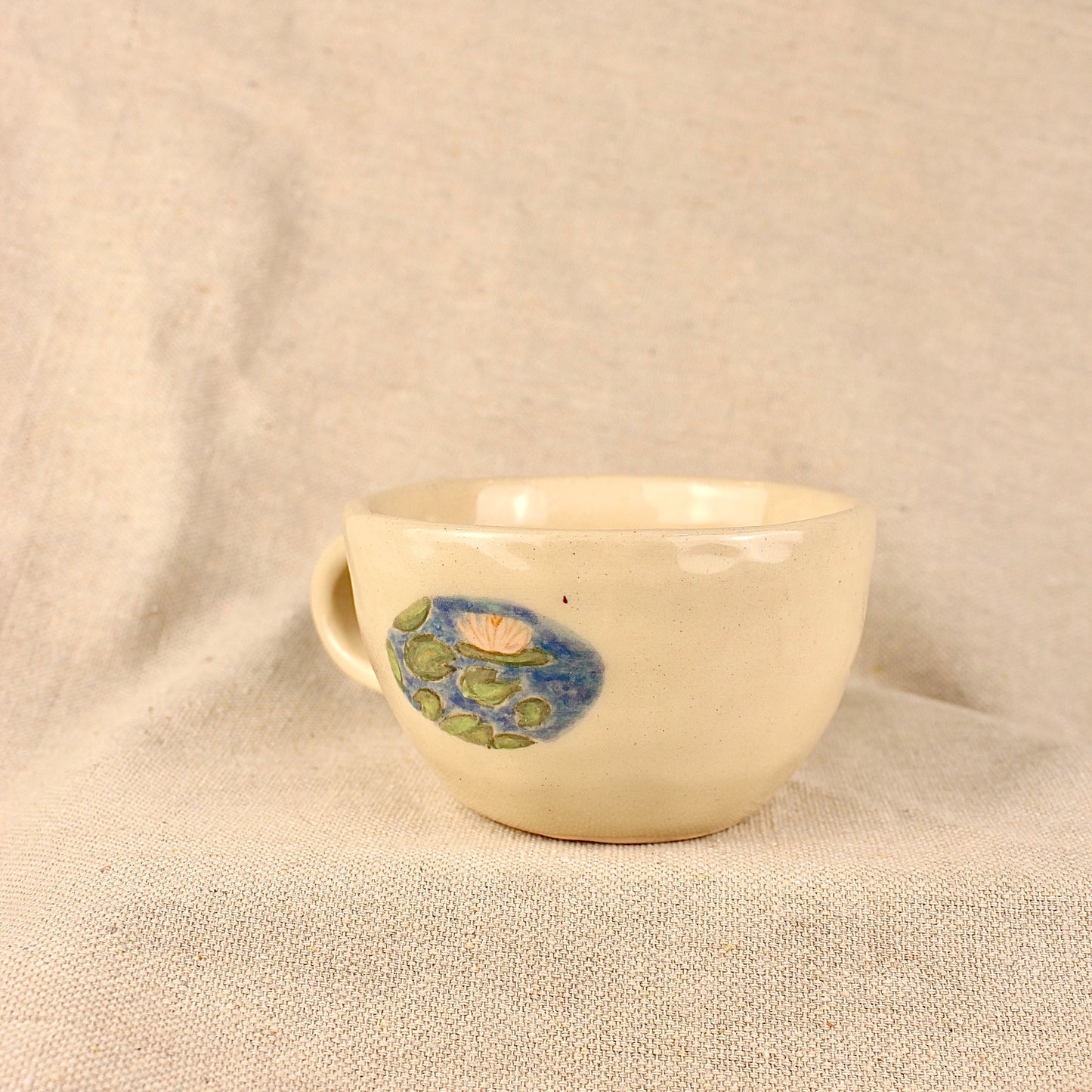 Water lily mug