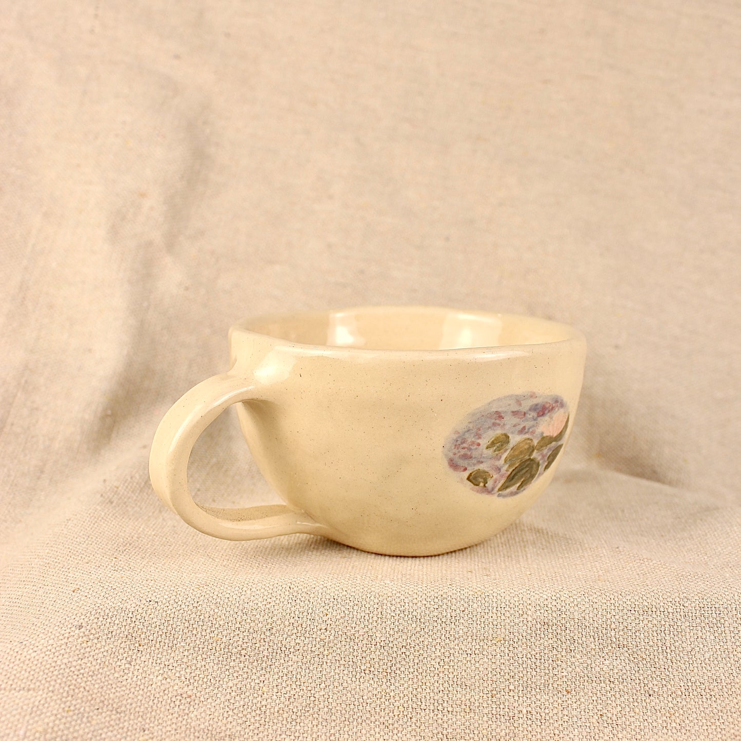 Water lily mug